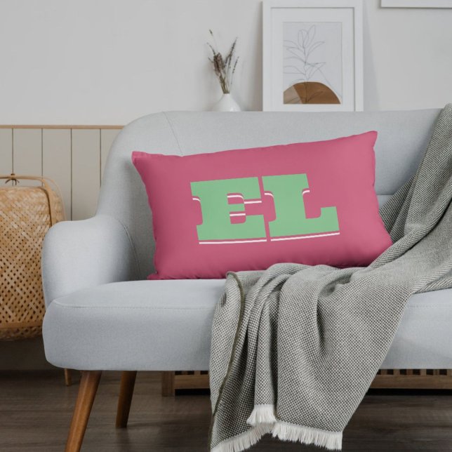 Coussins Décoratifs Monogramme de dortoir Retro Bold personnalisé (Add a touch of retro to your space with this vibrant green and pink monogram throw pillow.)