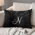Coussins Décoratifs Monogramme d'étincelle à Parties scintillant noire<br><div class="desc">Personnalisez facilement ce design élégant et tendance de coussin accent avec une jolie parties scintillant brillante noire sur un arrière - plan métallique brossé noir.</div>