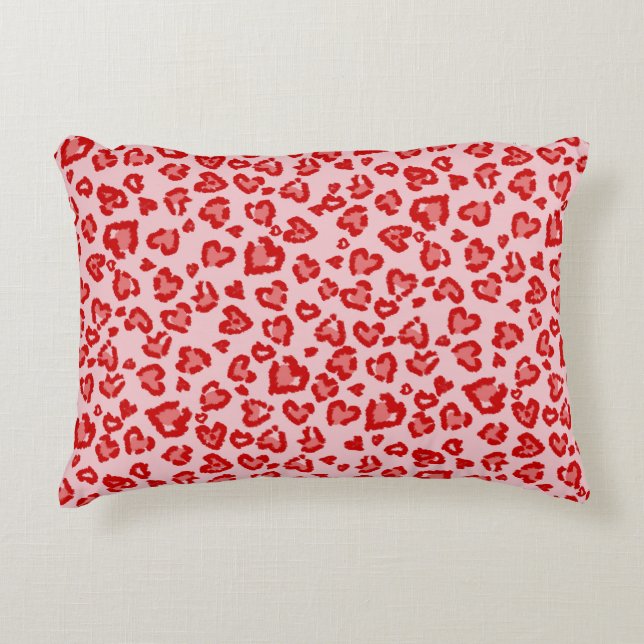 Coussins Décoratifs Motif de léopard de coeur en rouge sur blush (Devant)