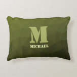 Coussins Décoratifs Motif de maillage géométrique d'olive verte de l'a<br><div class="desc">Monogramme Personnalisez le cadeau pour lui avec votre initiale et votre nom personnalisés. Motif géométrique en maille à dégradé d'olive vert de l'armée. Militaire dégradé géométrique maillage motif triangles ombre. Huile verte d'olive foncée de l'armée pour équipement de soldat, camo. Il imite les paysages militaires naturels, la résistance, l'endurance, la...</div>