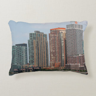Coussins Décoratifs NEW YORK - 5 JUILLET 2015 : Long Island City water