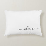 Coussins Décoratifs Noir Blanc moderne Script Girl Monogramme Nom<br><div class="desc">Nom et Coussin initial du monogramme noir et blanc. La coussin fait le cadeau parfait pour 16 ans,  mariage,  douche nuptiale,  baby shower ou bachelorette pour quelqu'un décorant sa chambre en or rose.</div>