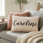 Coussins Décoratifs Nom personnalisé Élégant Crème minimaliste Script<br><div class="desc">Ajoutez une touche personnelle à votre espace grâce à cet élégant coussin d'accent personnalisé. Doté d'un arrière - plan de crème d'ivoire douce et d'une typographie stylée, ce coussin est parfait pour les chambres, les salons, les dortoirs ou les crèches. Un cadeau réfléchi et unique pour les anniversaires, les ménagères...</div>