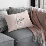 Coussins Décoratifs Nom personnalisé moderne Monogram Pastel Rose<br><div class="desc">Nom personnalisé moderne Monogram Pastel Rose</div>