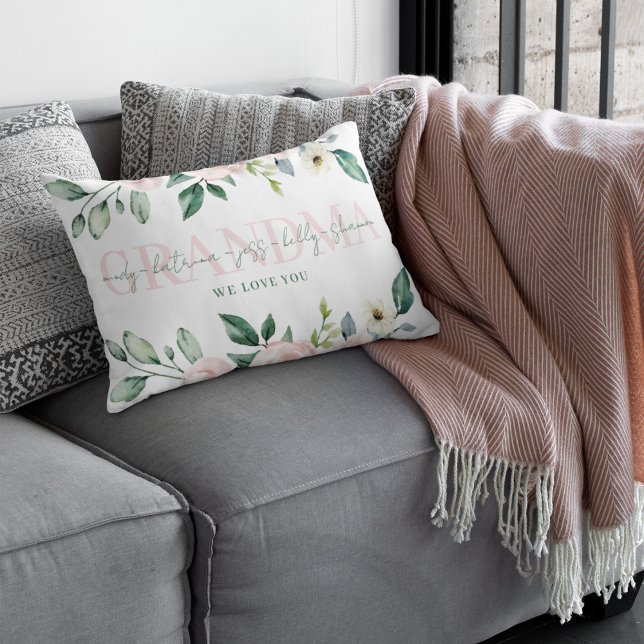 Coussins Décoratifs Oreiller à lancer grand-mère personnalisé (Let Grandma know how special she is with this personalized blush floral throw pillow! )