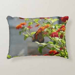 Coussins Décoratifs Papillon Monarque sur un Buddleia Rouge