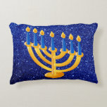 Coussins Décoratifs Parties scintillantes bleues de Faux de Menorah<br><div class="desc">Beau et décoratif coussin d'accent pour Hanoukka,  comportant la conception bleue de parties scintillantes de Faux de Menorah d'or</div>