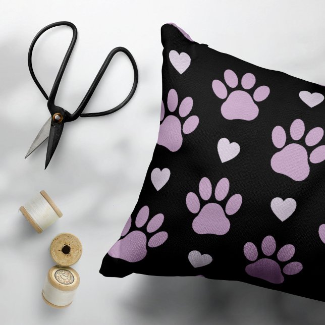 Coussins Décoratifs Pattern of paws, Dog paws, Lilac paws, Hearts (Créateur téléchargé)