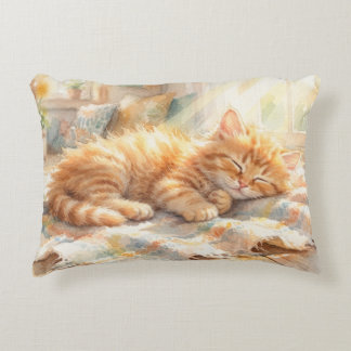 Coussins Décoratifs Petit chaton mignon se prélassant au soleil