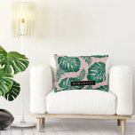 Coussins Décoratifs Pink & Green Palm Feuille Motif & nom<br><div class="desc">Le Tropical Pink & Green Palm Feuille motif est un design dynamique et animé qui intègre des éléments de la nature et une esthétique tropicale. La motif présente des feuilles de palmiers luxuriants dans les tons rose et vert, créant un contraste saisissant et une apparence globale attrayante.Globalement, le motif Feuille...</div>