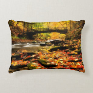 Coussins Décoratifs Pont en bois et crique dans l'automne