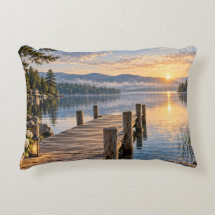 Coussins Décoratifs Quai au bord du lac au coucher de soleil doré