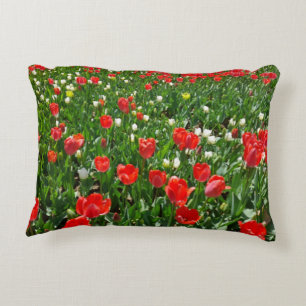 Coussins Décoratifs Red Tulip Flower Field Nature Photographie