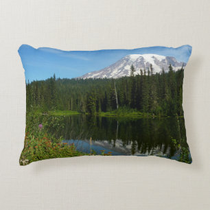 Coussins Décoratifs Reflet du lac du mont Rainier avec des fleurs sauv