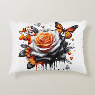Coussins Décoratifs Rose blanche avec papillons monarques orange et co