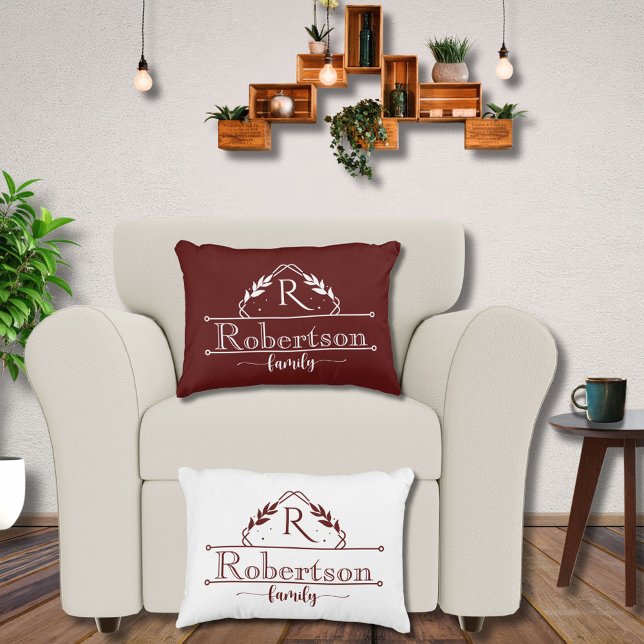 Coussins Décoratifs Split Monogram Family Name Deep Burgundy Frame (Créateur téléchargé)