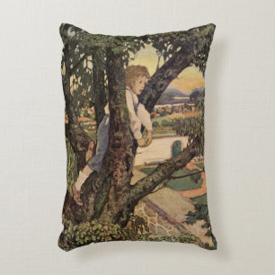 Coussins Décoratifs Une vue des arbres par Jessie Willcox Smith