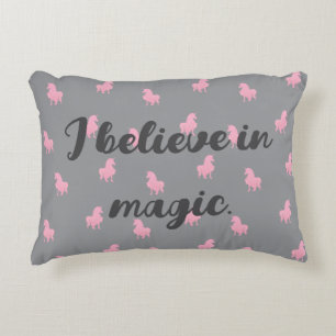 Coussins Décoratifs Unicorne rose invisible sur gris