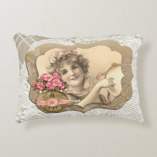 Coussins Décoratifs Vintage fille2 en dentelle ivoire encadrée Accent 