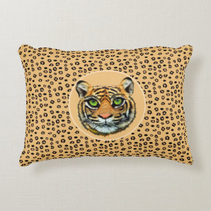 Coussins Décoratifs Visage de tigre sauvage sur Motif de peau de tigre