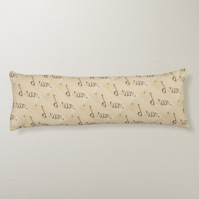 Coussins Longs Aimer signe sculpté sur le sable de plage (Dos)