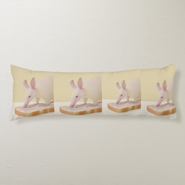 Coussins Longs Albino Aardvark & Sprinkle Toast – Minimal Whimsy  (Devant)
