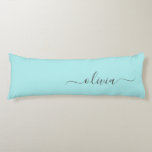 Coussins Longs Aqua Blue Turquoise Moderne Script Girl Monogramme<br><div class="desc">Aqua Bleu Turquoise Simple Script Monogramme Nom Oreiller du corps. La coussin fait le cadeau parfait pour 16 ans,  mariage,  douche nuptiale,  baby shower ou bachelorette pour quelqu'un décorant sa chambre en or rose.</div>