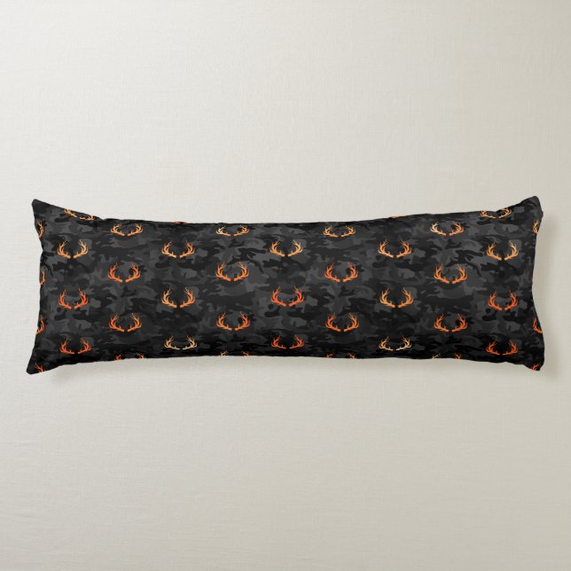 Coussins Longs Camo foncé avec cerf et collier (double face) (Devant)
