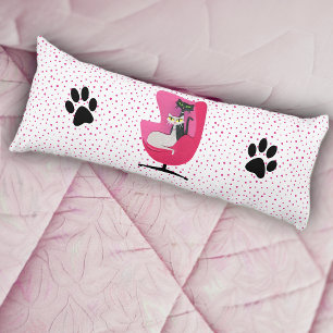Coussins Longs Chats atomiques dans un fauteuil rose empreintes d