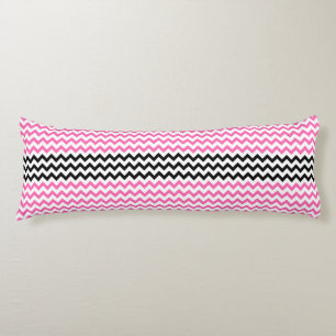 Coussins Longs Chevron rose chaud et noir par Shirley Taylor