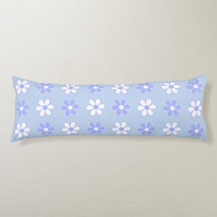 Coussins Longs Ciel bleu et fleurs blanches sur fond bleu clair