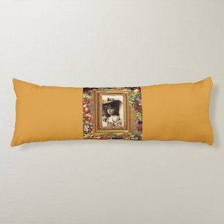 Coussins Longs Collage vintage Retro avec dentelle et fleurs