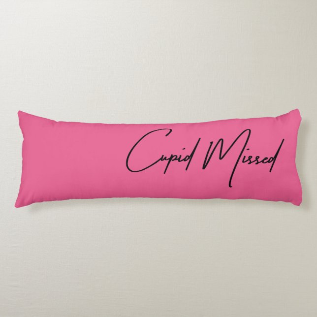 Coussins Longs Cupid Manqué–Cadeau Anti-Saint-Valentin Sarcastiqu (Devant)