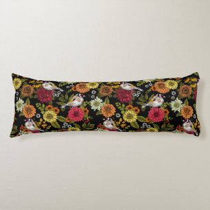 Coussins Longs Goldfinches dans le jardin sur noir