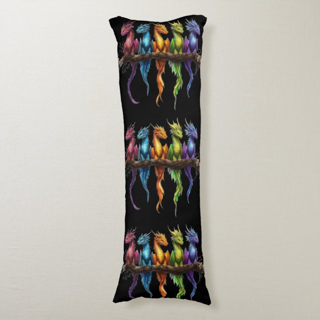 Coussins Longs Groupe Arc-en-ciel de bébés dragons sur fond noir (Devant (Vertical))