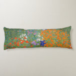 Coussins Longs Gustav Klimt Fleur Jardin Cottage Nature<br><div class="desc">Un beau tableau de jardin - c'est un tableau classique de Gustav Klimt,  appelé Cottage Garden,  ou Bauergarten,  1907,  qui est un gros plan d'un jardin fleuri,  un tableau floral coloré.</div>