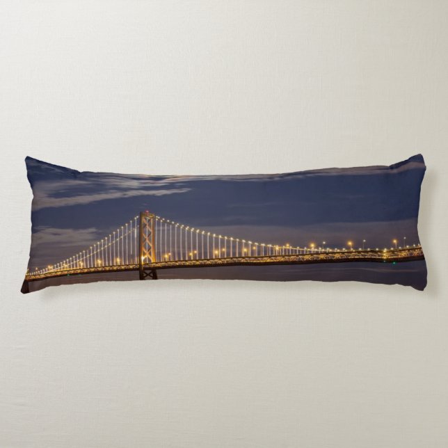 Coussins Longs La lever de la lune ce soir au-dessus du pont de (Devant)