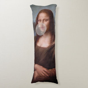 Coussins Longs Mona Lisa soufflant un gros bubble gum
