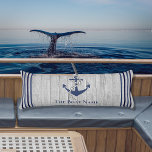 Coussins Longs Nom de famille ou de bateau Marine Ancre corde Nau<br><div class="desc">Nom de famille ou de bateau Marine Ancre corde Corps nautique coussin Décor personnalisé Suite de produits avec Votre nom de bateau, nom de famille ou tout texte que vous voulez. Doté d'une Ancre bleu marine avec un design nautique en corde, en bleu marine sur arrière - plan en planche...</div>