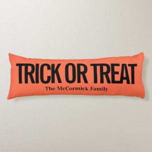 Coussins Longs Orange Et Noir Trou Ou Traiter Nom De Famille