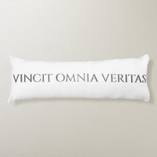 COUSSINS LONGS OREILLER VINCIT OMNIA VERITAS