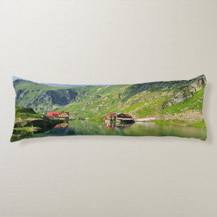 Coussins Longs Reflet du lac Bâlea – Impression alpine des Carpat