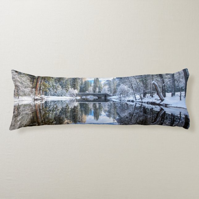 Coussins Longs Réflexion d'hiver chez Yosemite (Devant)