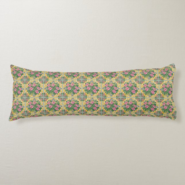 Coussins Longs Rose sur Carrelage jaune (Devant)