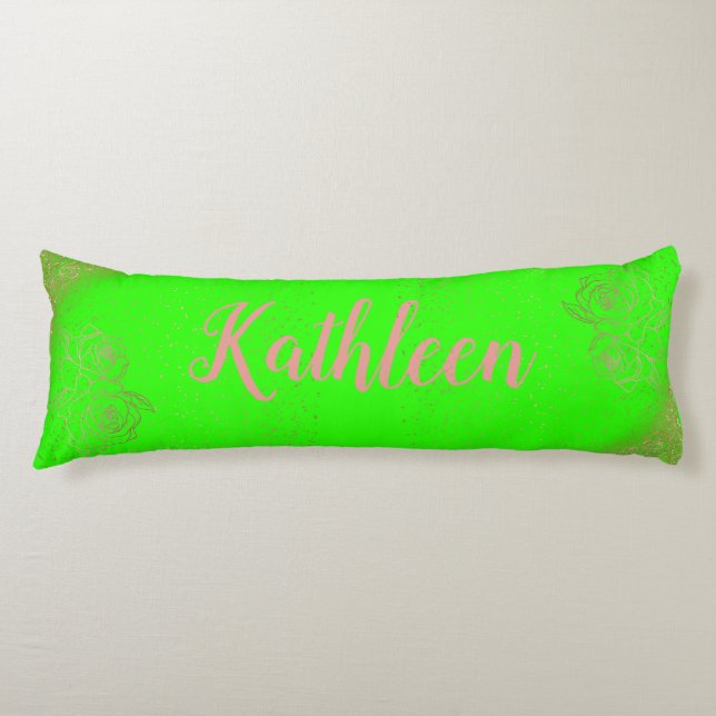 Coussins Longs Roses rose or Rose monogramme sur vert | (Devant)