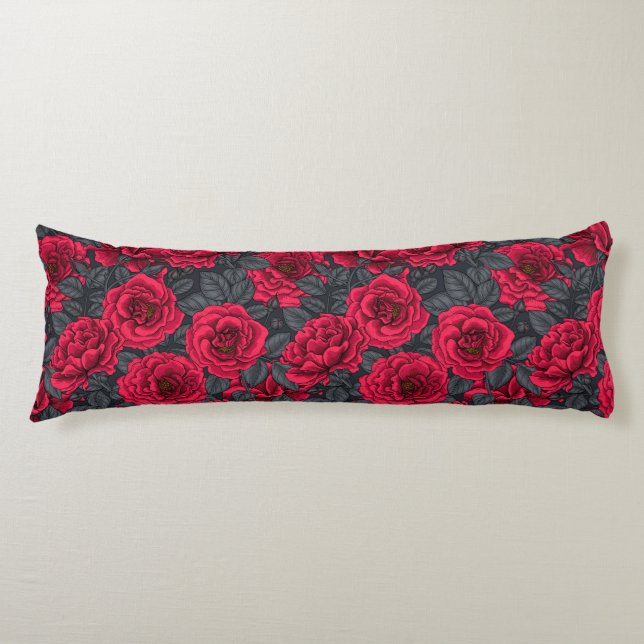 Coussins Longs Roses rouges avec feuilles gris sur noir (Devant)