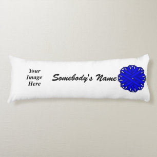 Coussins Longs Ruban de fleurs bleues Modèle par Kenneth Yoncich