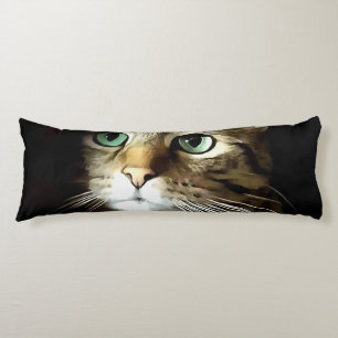 Coussins Longs Tabby Chat Aux Yeux Verts Isolé Sur Noir