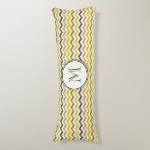 Coussins Longs Tige Earthtone Gold Chevron avec Monogramme rond