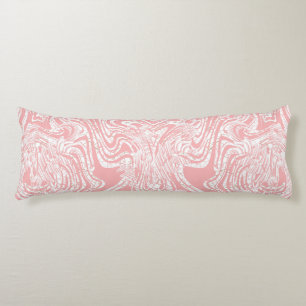 Coussins Longs un design abstrait rose et blanc sur un fond blanc